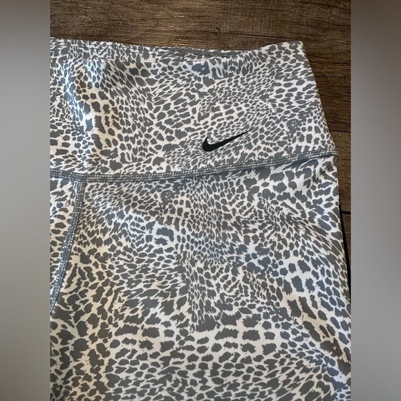 Nike Leggings - Picture 4 of 5
